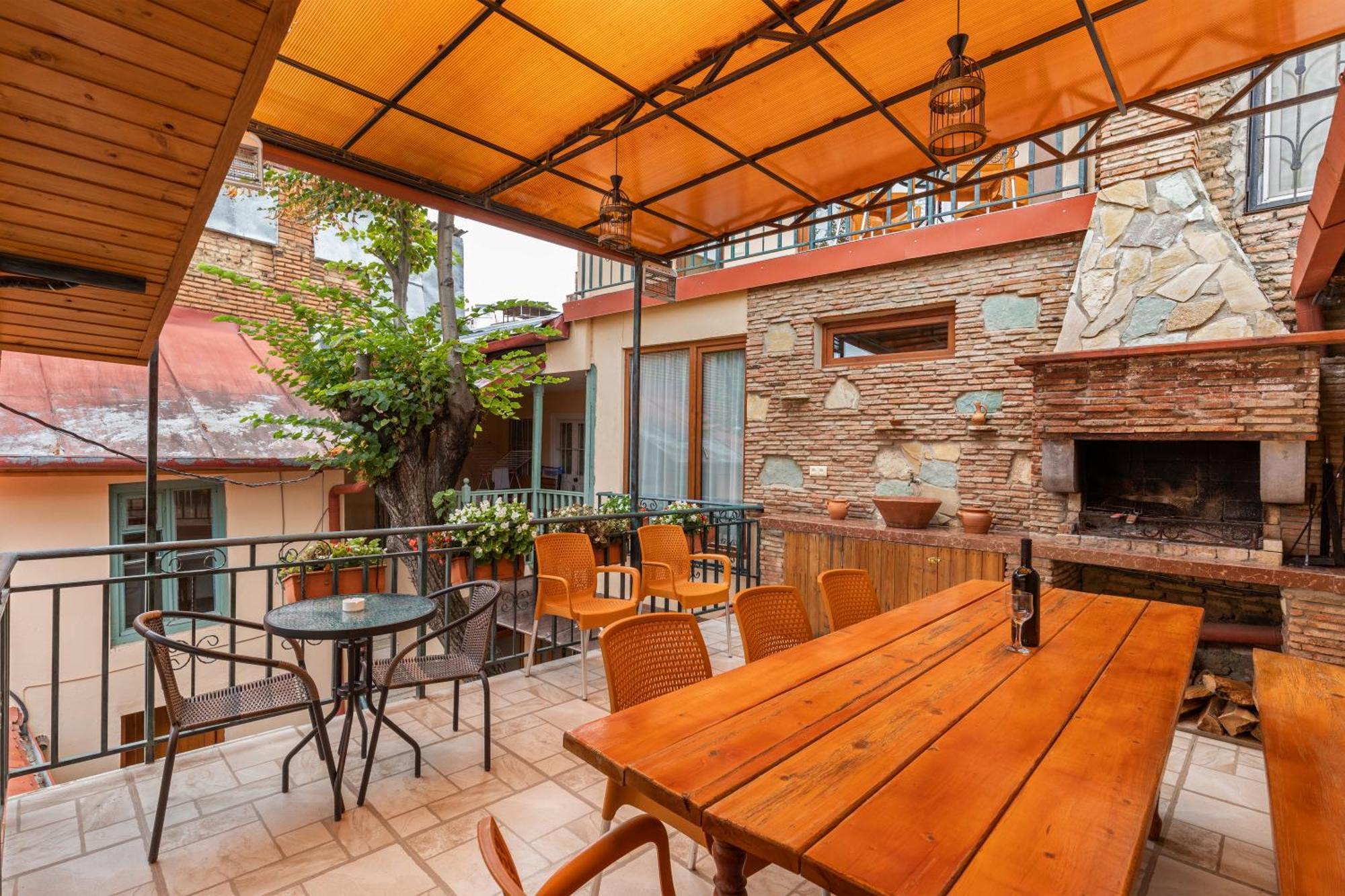 Apartments With Wine Cellar In Old Tbilisi Exterior photo