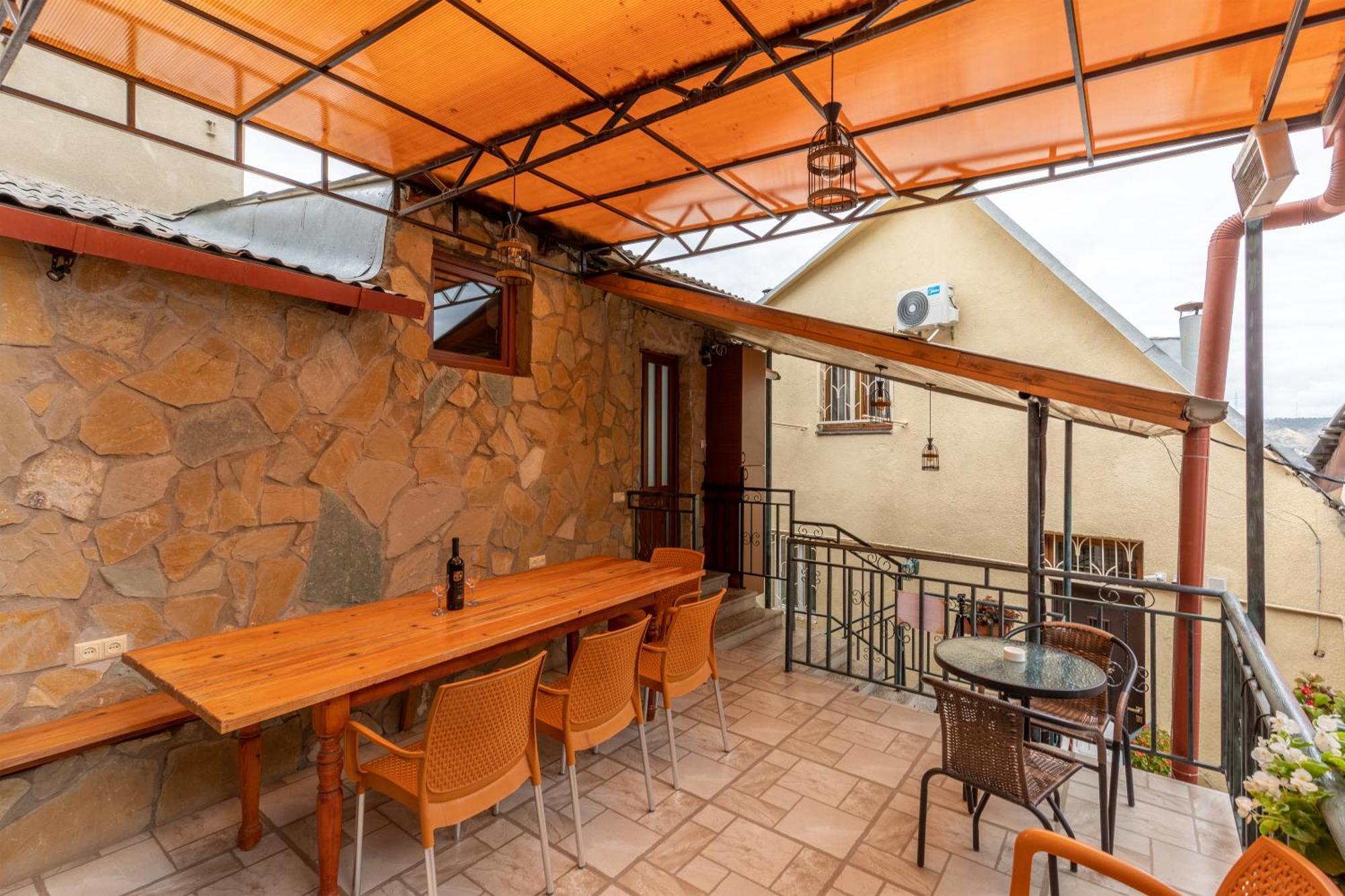 Apartments With Wine Cellar In Old Tbilisi Exterior photo