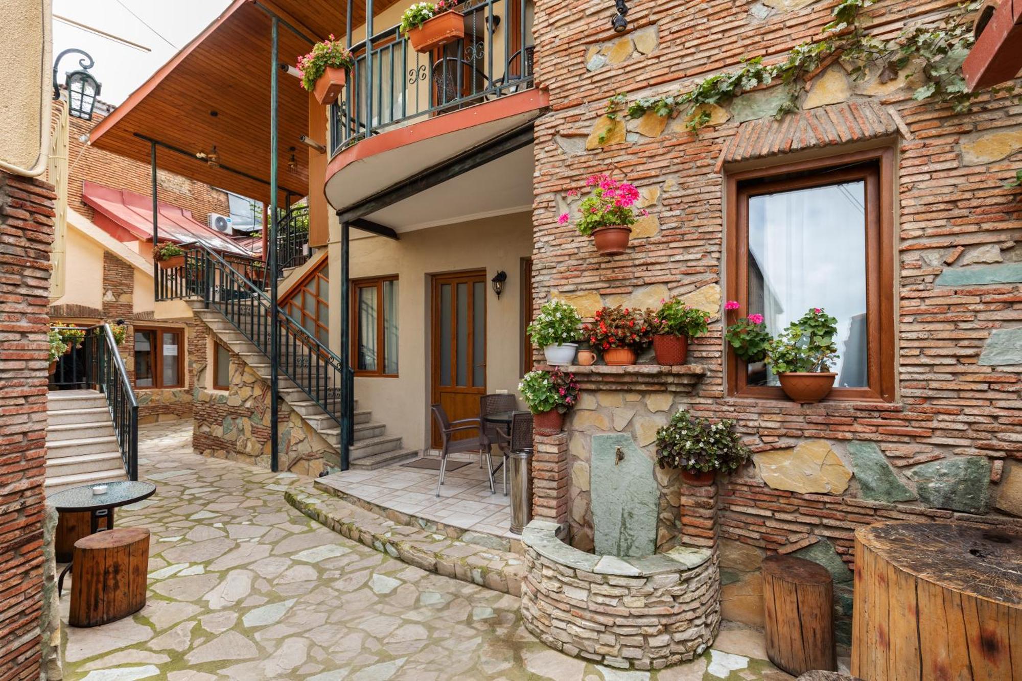 Apartments With Wine Cellar In Old Tbilisi Exterior photo