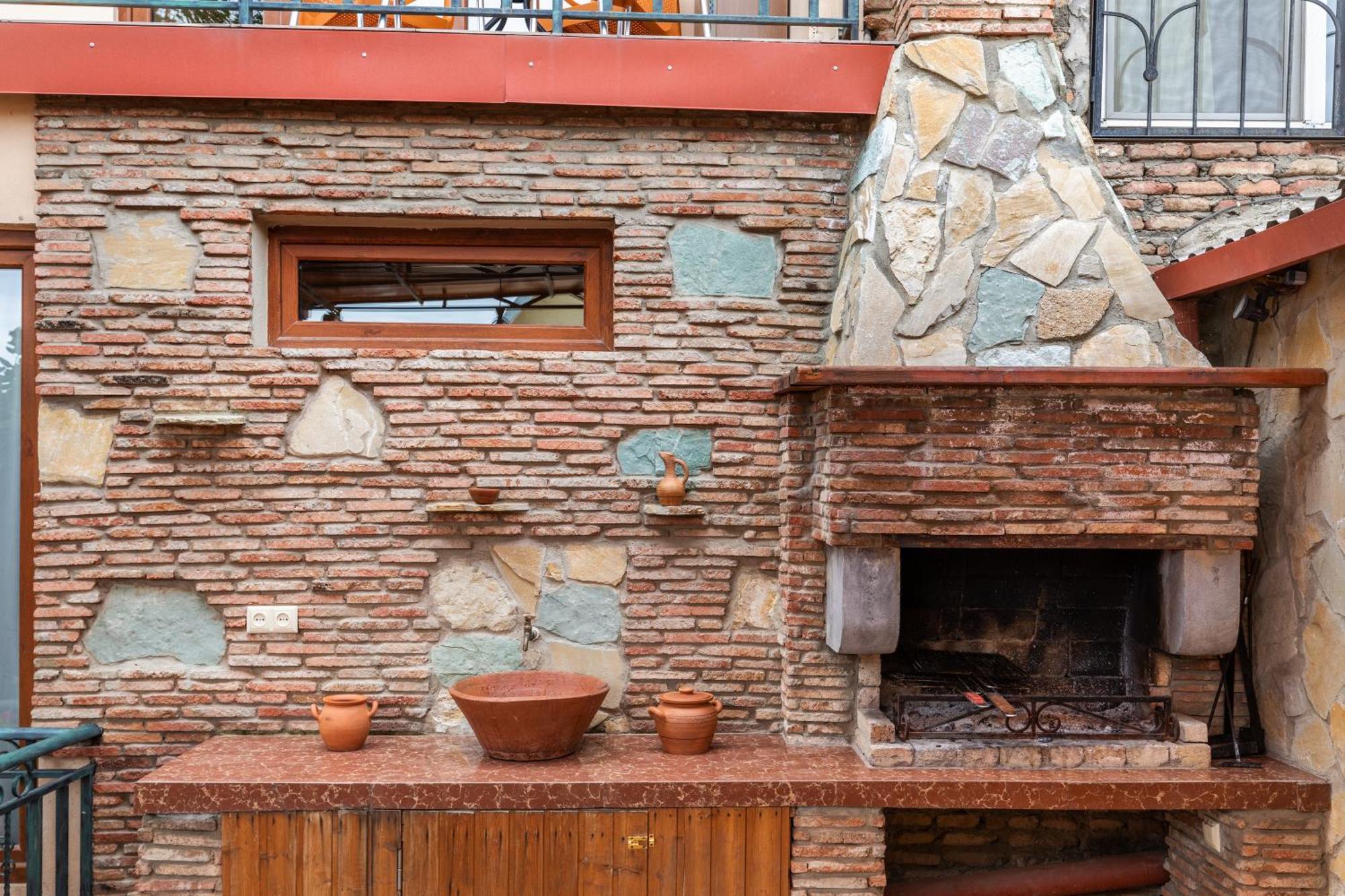 Apartments With Wine Cellar In Old Tbilisi Exterior photo